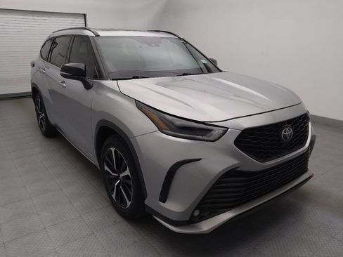 Used 2021 Toyota Highlander XSE FWD image 13