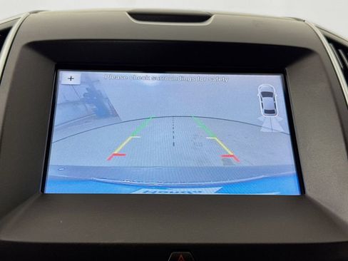 Used 2016 Ford Edge Titanium FWD image 16