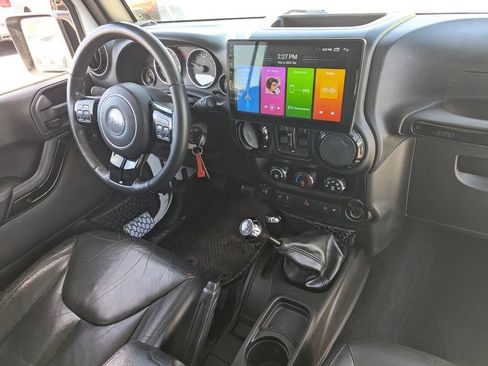 Used 2015 Jeep Wrangler Unlimited Sahara AWD/4WD image 35