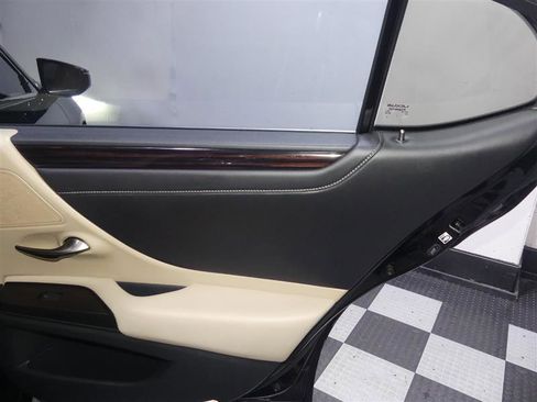 Used 2020 Lexus ES 350 w/ Premium Package image 27