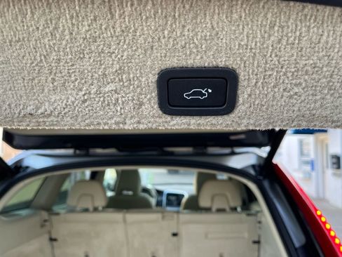 Used 2015 Volvo XC60 T5 w/ Proximity Package image 23