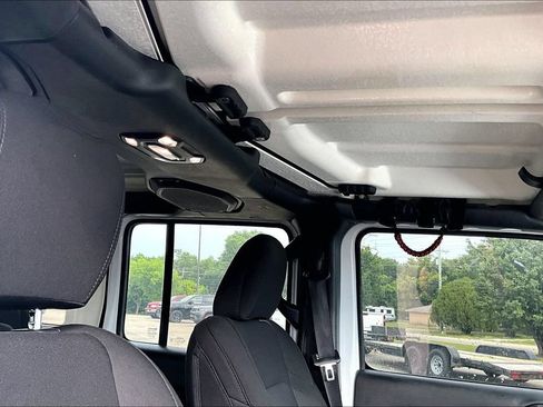 Used 2023 Jeep Wrangler Unlimited w/ Cold Weather Group AWD/4WD image 18
