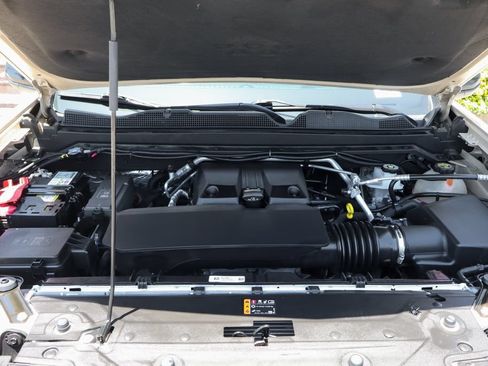 Used 2024 Chevrolet Colorado Z71 w/ Z71 Convenience Package 2 AWD/4WD image 11