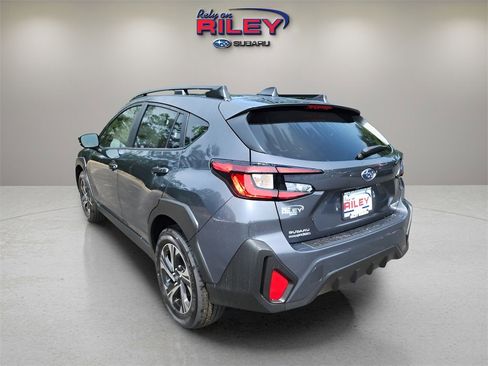 Used 2025 Subaru Crosstrek 2.0i Premium image 3