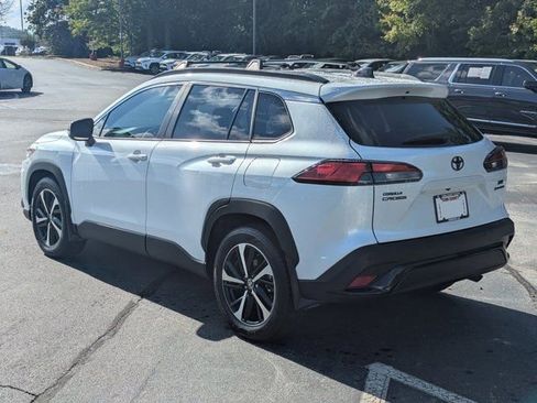 Used 2025 Toyota Corolla Cross w/ Convenience Package image 5