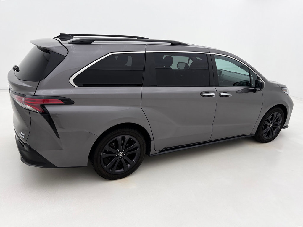 Used 2022 Toyota Sienna XSE w/ XSE Plus Package FWD image 6