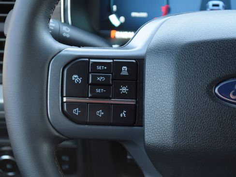 Certified 2025 Ford F150 Lariat w/ FX4 Off-Road Package image 9