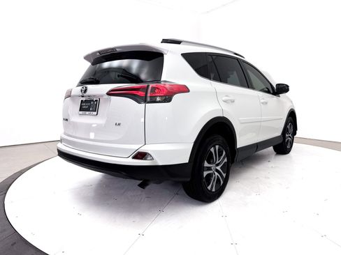 Used 2017 Toyota RAV4 LE FWD image 15