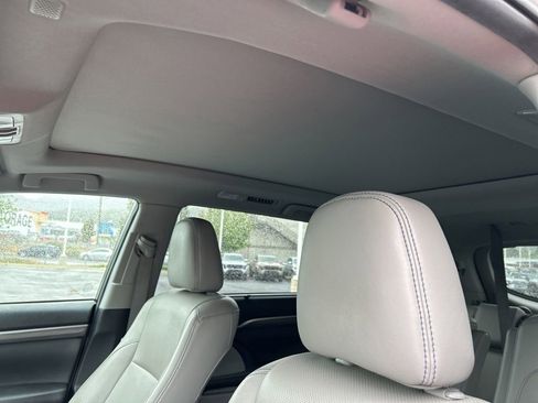 Used 2019 Toyota Highlander Limited Platinum AWD/4WD image 20