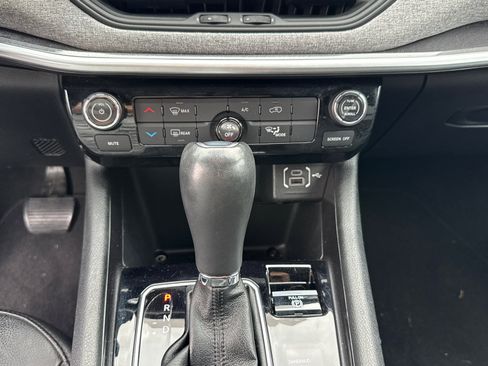 Used 2022 Jeep Compass Latitude image 12