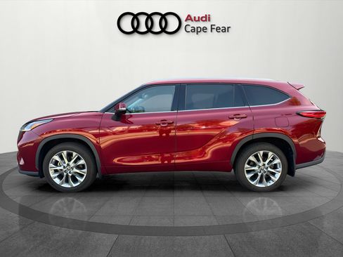 Used 2020 Toyota Highlander Limited AWD/4WD image 2