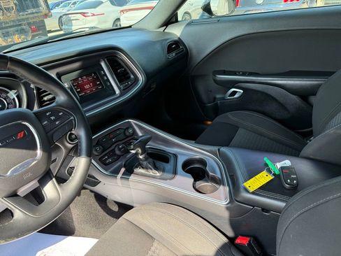 Used 2016 Dodge Challenger SXT RWD image 9