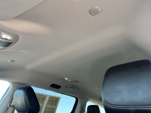 Used 2023 Chrysler Pacifica Touring-L image 30