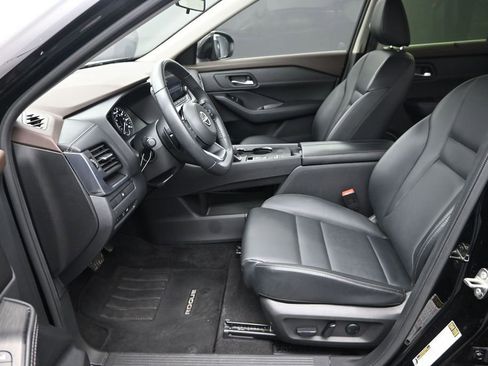 Used 2023 Nissan Rogue SV w/ SV Premium B Package FWD image 13