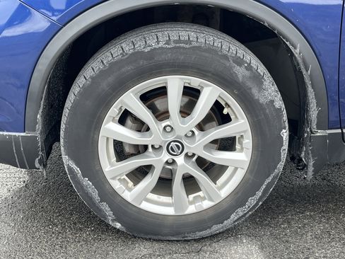 Used 2017 Nissan Rogue SV image 9