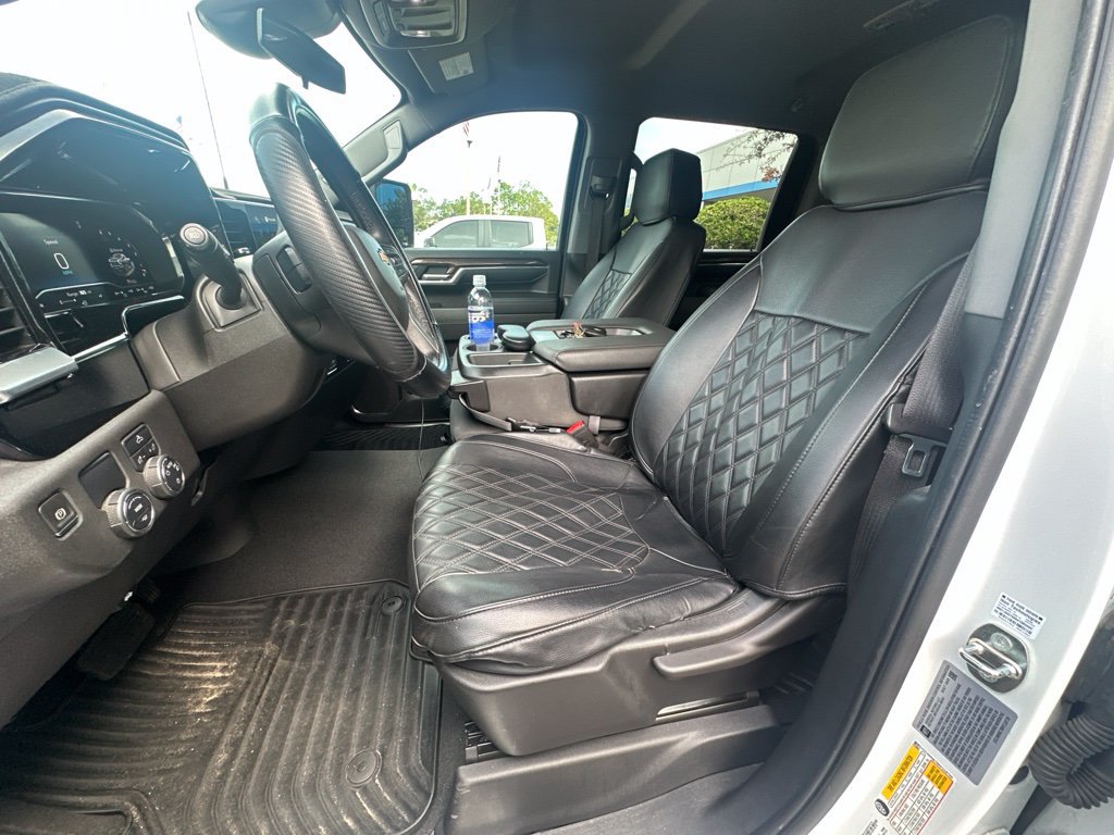 Used 2024 Chevrolet Silverado 2500 LT RWD image 3