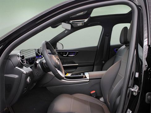 Used 2025 Mercedes-Benz C 300 Sedan image 26