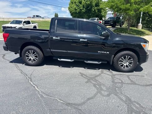 Used 2021 Nissan Titan SV w/ SV Convenience Package AWD/4WD image 2