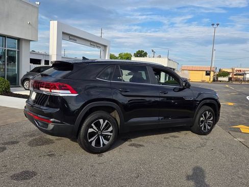Used 2024 Volkswagen Atlas Cross Sport SE FWD image 13