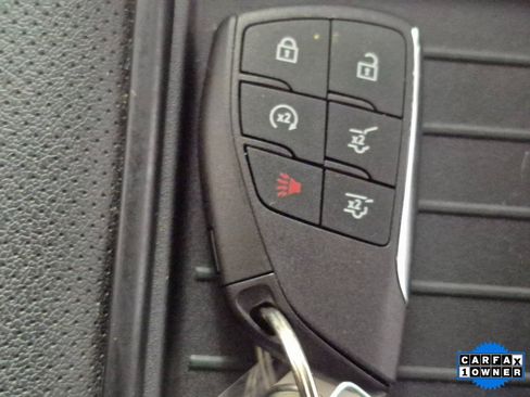 Used 2024 GMC Yukon SLT w/ SLT Luxury Package image 28