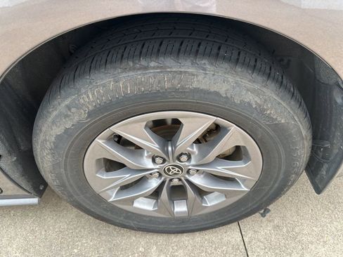 Used 2023 Toyota Sienna XLE w/ XLE Plus Package image 22