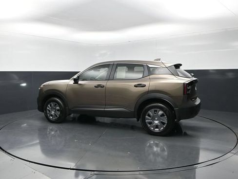 Used 2025 Nissan Kicks S w/ Interior Electronics Package FWD image 2