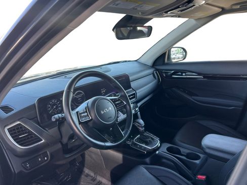 Used 2024 Kia Seltos EX image 9