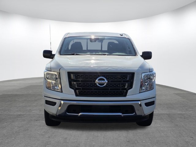 Used 2021 Nissan Titan SV RWD image 2