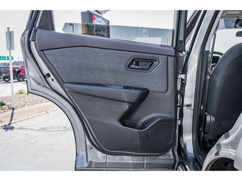 Used 2023 Nissan Rogue S image 22