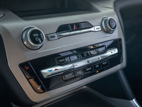 Used 2022 Ford Explorer XLT w/ Equipment Group 202A image 36