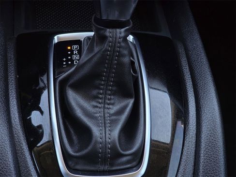 Used 2022 Nissan Rogue Sport S image 19