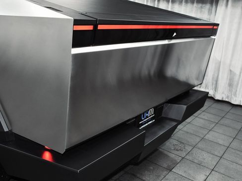 Used 2025 Tesla Cybertruck AWD Crew Cab image 82