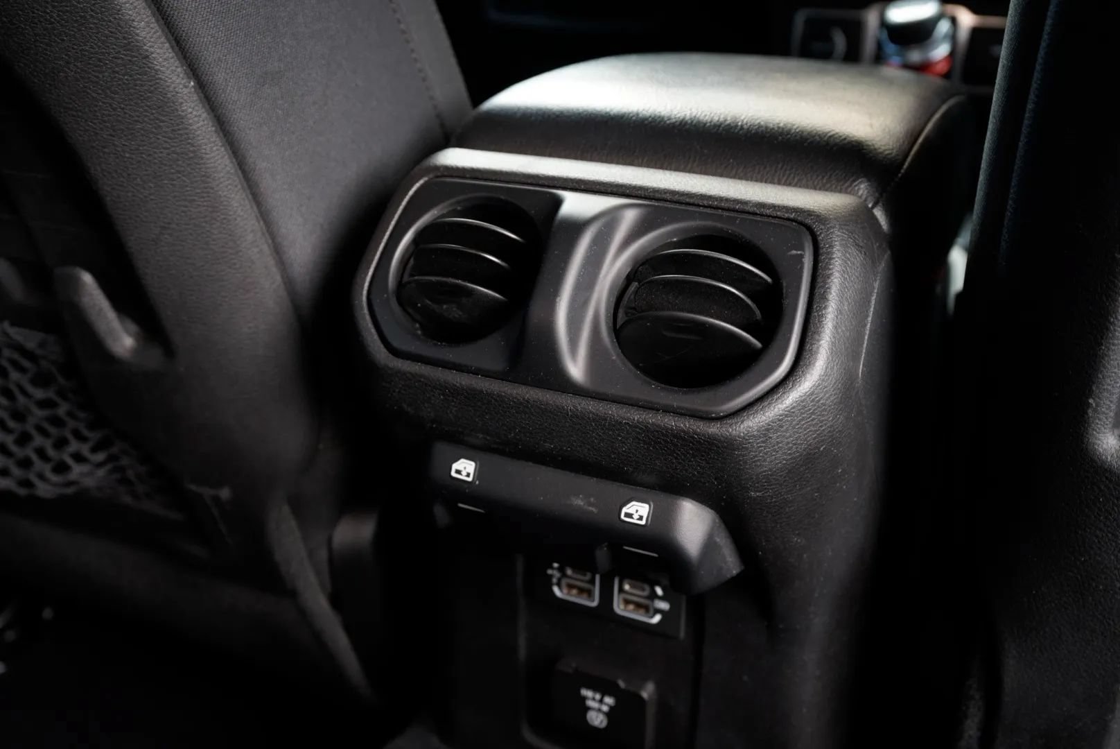 Used 2018 Jeep Wrangler Unlimited Rubicon AWD/4WD image 32