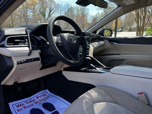Used 2020 Toyota Camry LE image 11