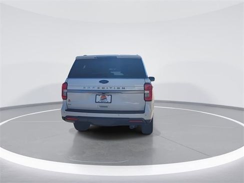 Used 2023 Ford Expedition XLT image 9