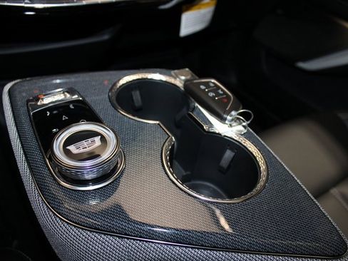 New 2026 Cadillac Optiq Luxury 1 image 17