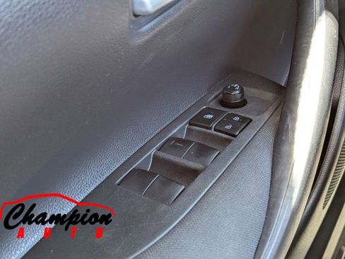 Used 2020 Toyota Corolla LE image 24