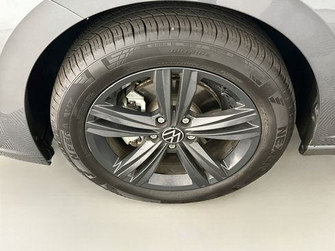 Used 2024 Volkswagen Jetta SE w/ Panoramic Sunroof Package FWD image 11