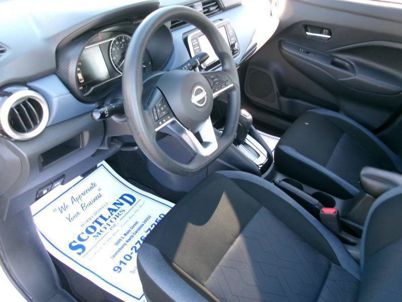 Used 2025 Nissan Versa SV FWD image 4