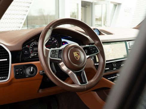 Used 2021 Porsche Cayenne image 11