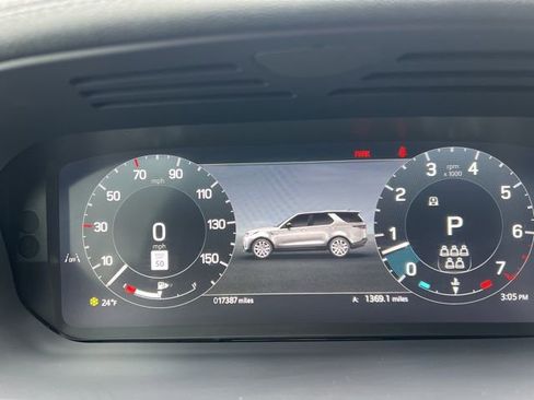 Used 2024 Land Rover Discovery Dynamic SE image 13