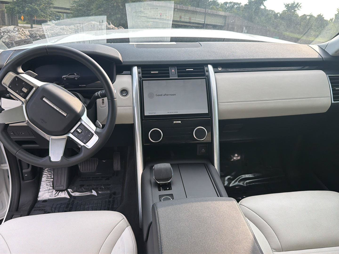 Used 2025 Land Rover Discovery S AWD/4WD image 7