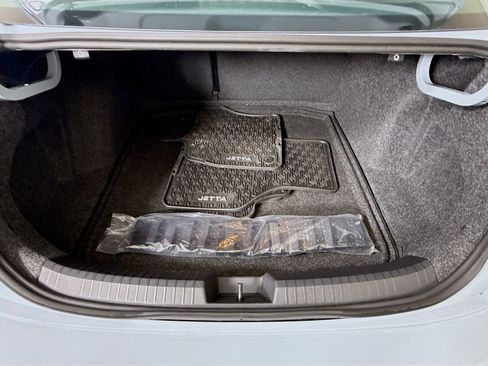 Used 2025 Volkswagen Jetta SE image 27