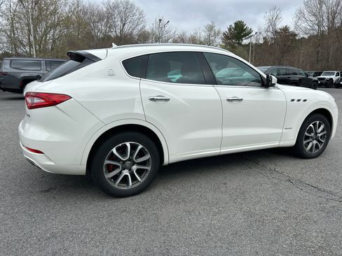 Used 2018 Maserati Levante GranLusso image 4
