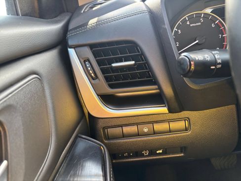 Used 2025 Nissan Rogue SV AWD/4WD image 36