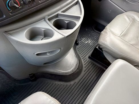 Used 2011 Ford E-450 and Econoline 450 Super Duty image 19