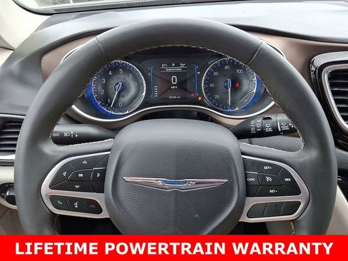 Used 2022 Chrysler Voyager LX image 19