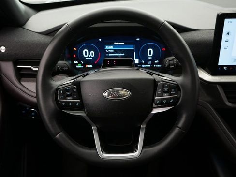 Certified 2025 Ford Explorer Platinum image 13