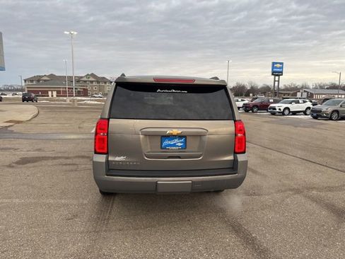 Used 2017 Chevrolet Suburban LT w/ Luxury Package image 5