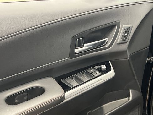 Used 2025 Toyota Sienna Platinum image 12